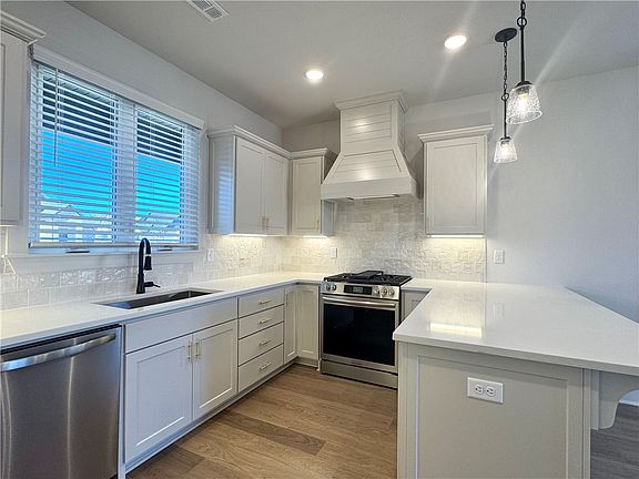 3rd image of 4503 SW Elderwood St