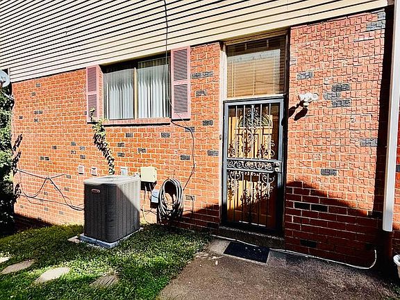 3rd image of 9336 Neil Rd #B