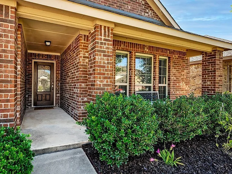 2413 Michelle Creek Dr — Photo 2