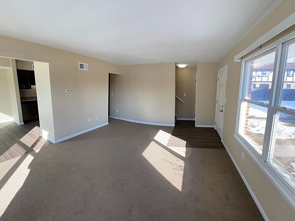 2nd image of 400-414 Chiswell St #424