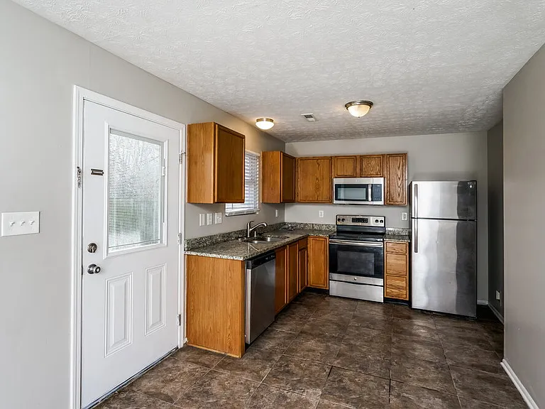 6311 Hackel Dr — Photo 10