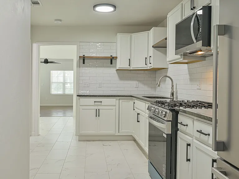 1526 NW 45th St — Photo 13