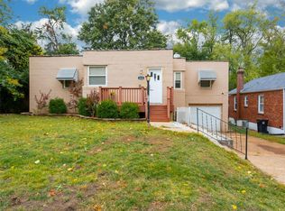 3685 Park Lawn Dr, Saint Louis, MO 63125