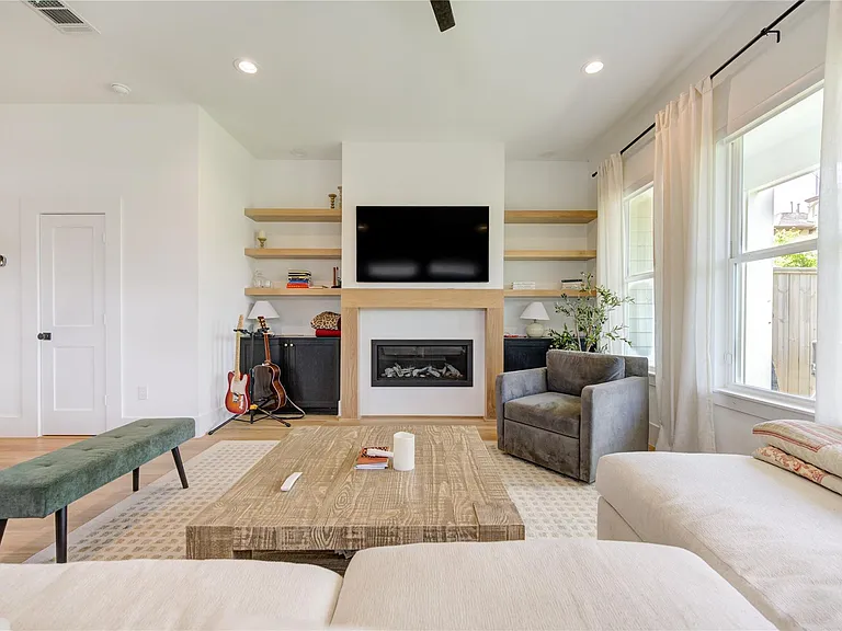 18 Sidney St #A — Photo 6