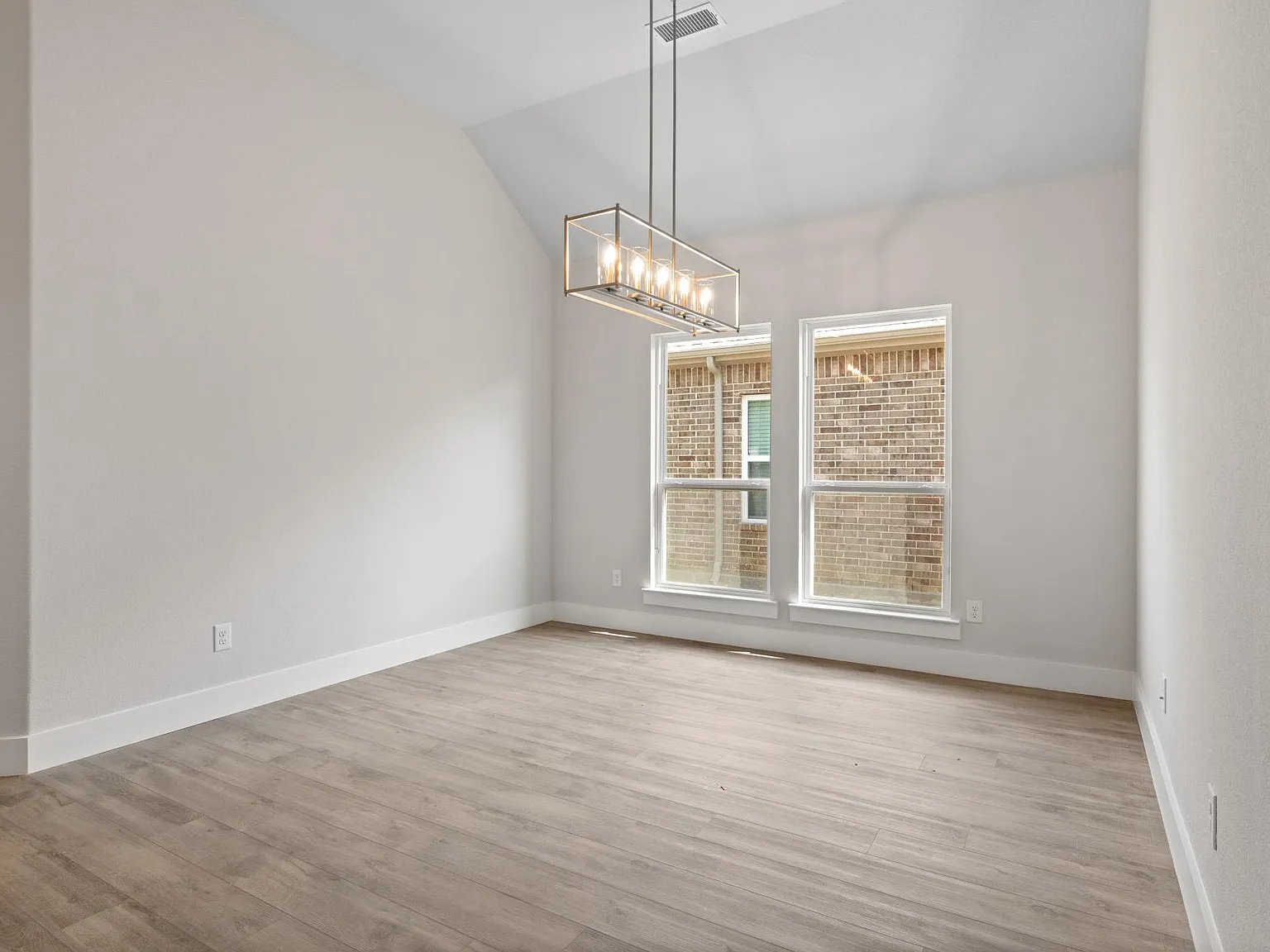 4 bed, 2168 sqft, $2,800 — Photo 4