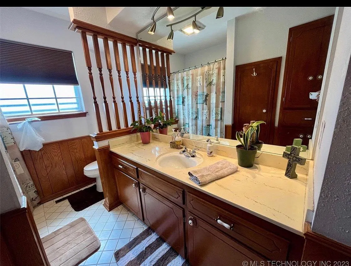 2721 Jefferson St — Photo 4