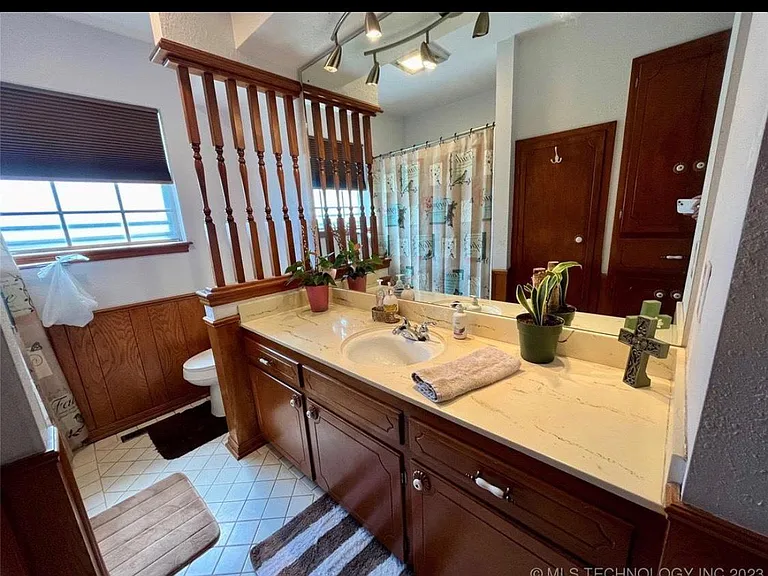 2721 Jefferson St — Photo 4