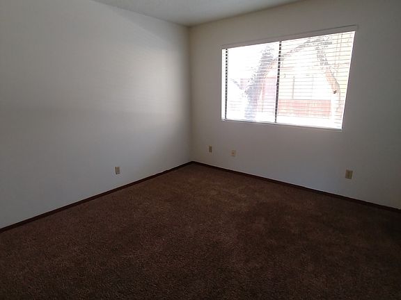 3rd image of 826 N Vine Ave APT D