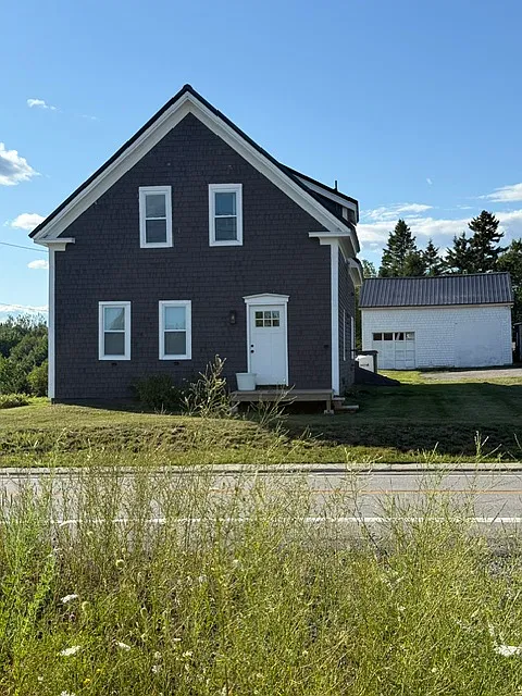3 bed, 2352 sqft, $2,600 — Photo 1
