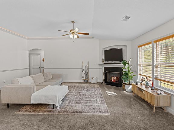 4th image of 377 Danleigh Way