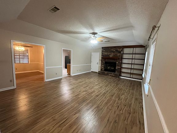 3rd image of 3751 Earlynn Dr