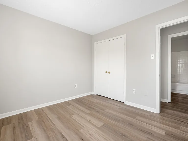 7800 Greenbrook Dr — Photo 14