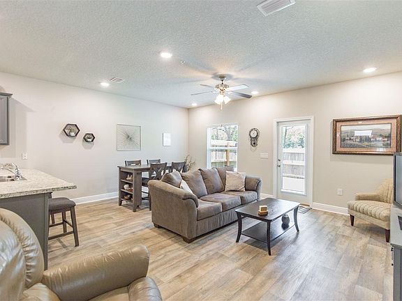 5th image of 6048 Royal Port Ct