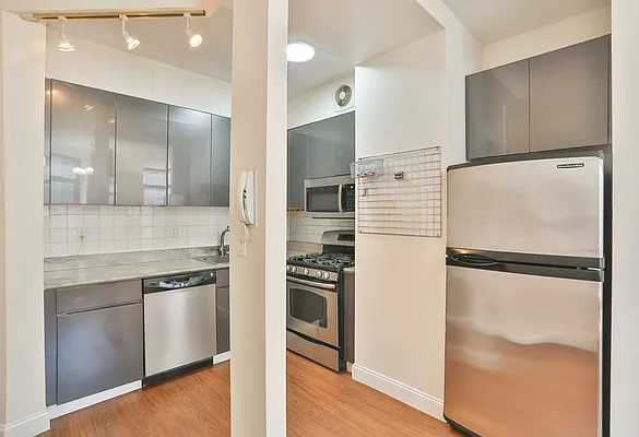 Sold by Elena Boeva, LREB | media 24