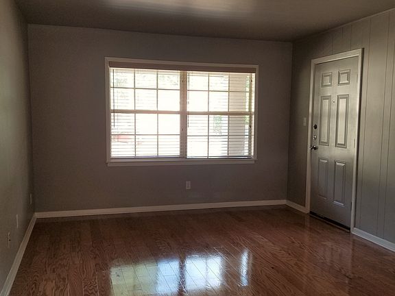 2nd image of 2109 Pearl St APT 8B