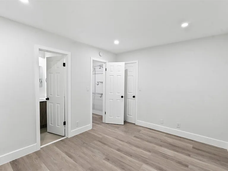 1101 NE 18th Ave #8 — Photo 8