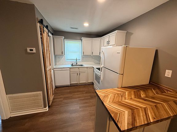 2nd image of 325 W Culton St #313d834bf