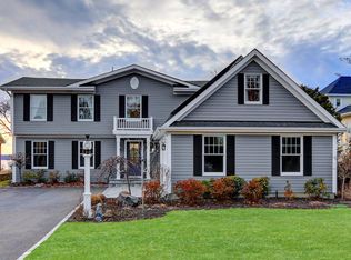 5 Argyle Dr, Northport, NY 11768