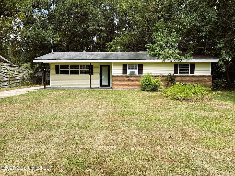 1st image of 13 Linda Ln