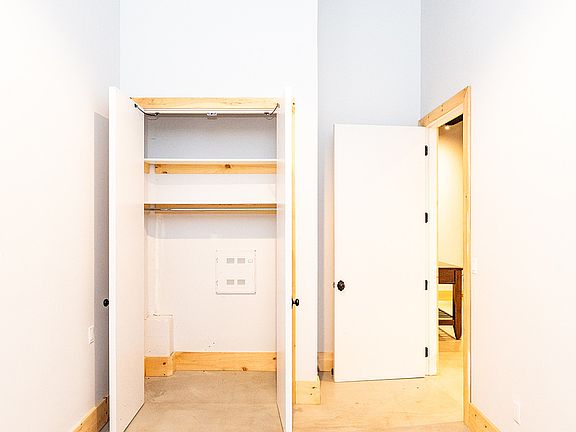 5th image of 255 18th St #127