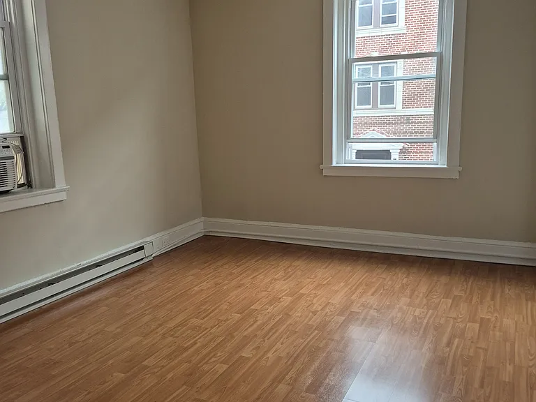 Kings Manor Apartments — Photo 15
