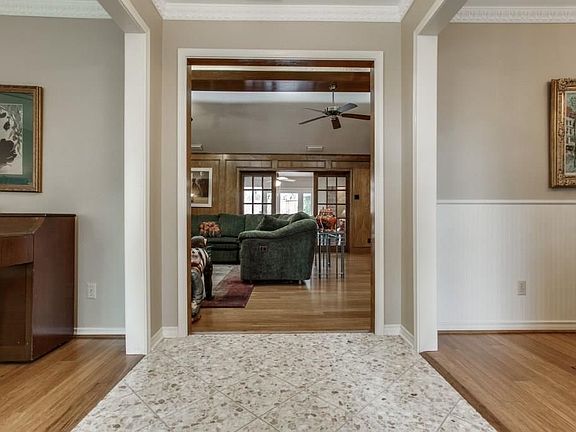 4th image of 9209 Middle Glen Dr