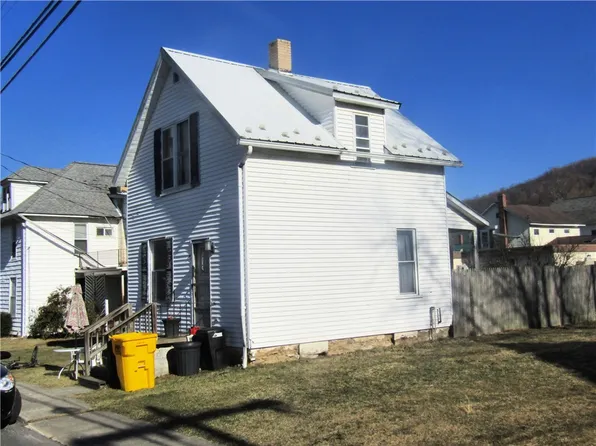 215 Franklin St, Hooversville, PA 15936