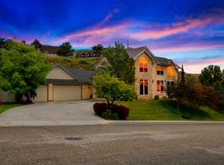 6600 N Hillsboro Pl, Boise, ID 83703