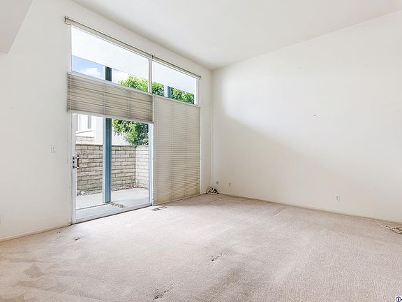5th image of 4413 W Sarah St