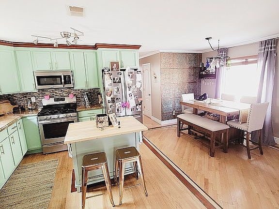 3rd image of 172 Greenleaf Ave #2A