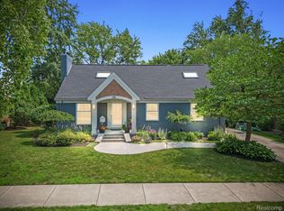 995 Canterbury St, Birmingham, MI 48009