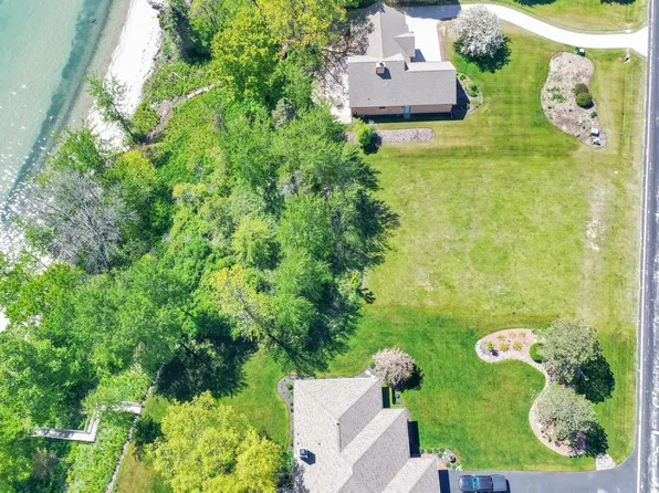 1767 LAKESHORE DRIVE, Cleveland, WI 53015