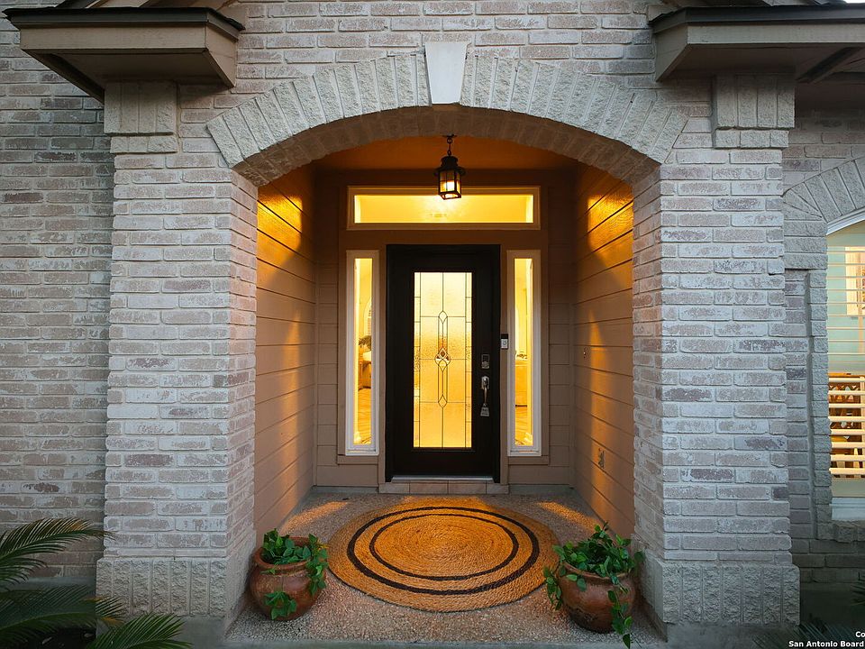 1st image of 2326 Blackoak Bend