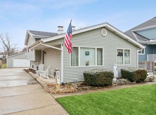 3915 Glendenning Rd, Downers Grove, IL 60515