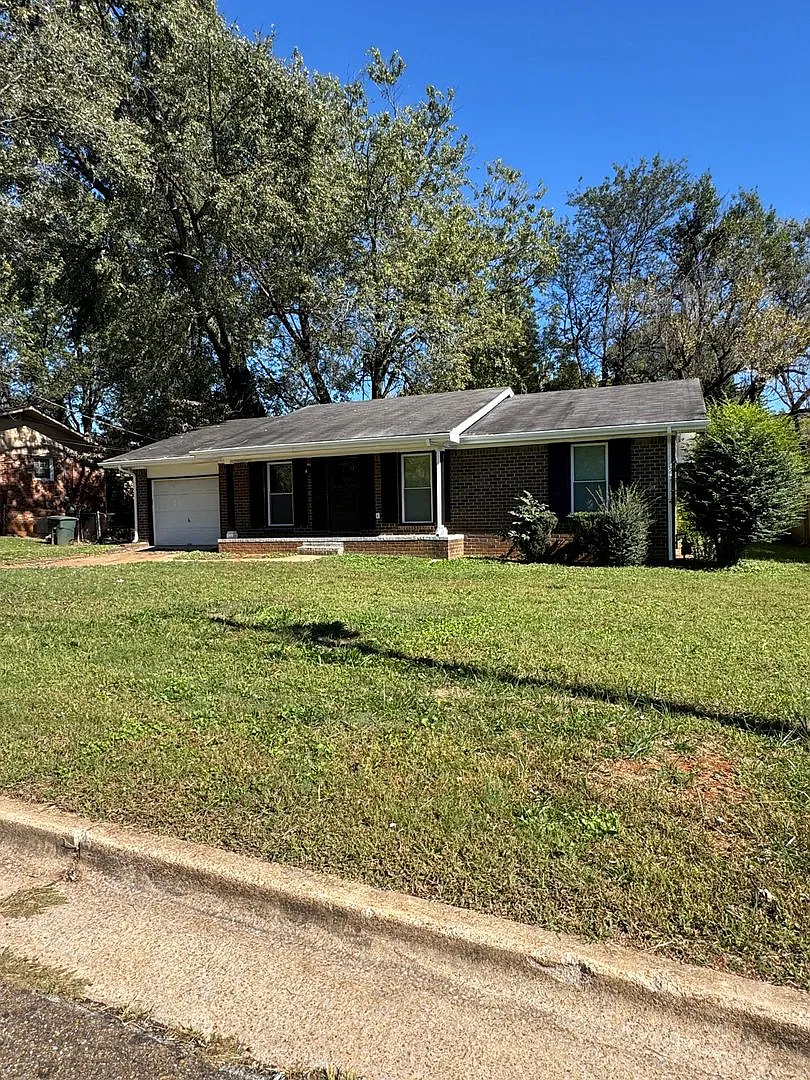 3306 E Tucker Dr NW, Huntsville, AL 35810 $1,500/month | 3 Bedrooms | 2 Bathrooms | Single-Car Ga... — Photo 3