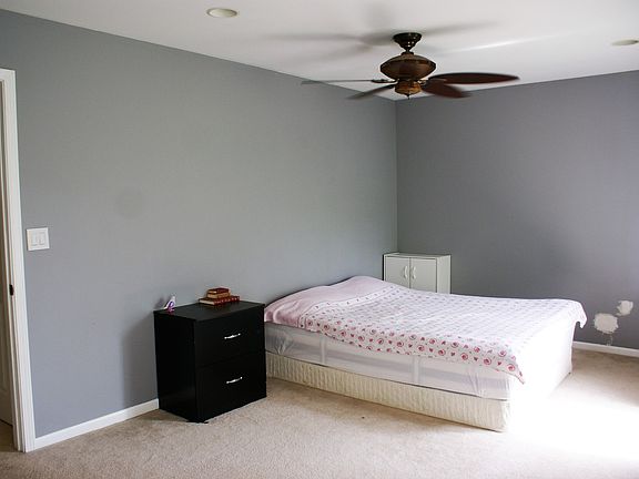 5th image of 7918 Knottingham Cir APT B