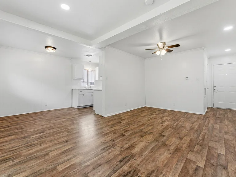 6601 Stonleigh Pl — Photo 2