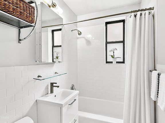 5th image of 211 E 18th St APT 5J