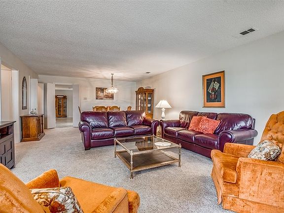 4th image of 3921 Greenway Dr
