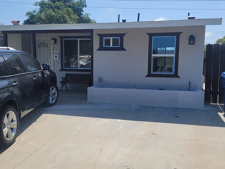1328 Stevely Ave — Photo 2