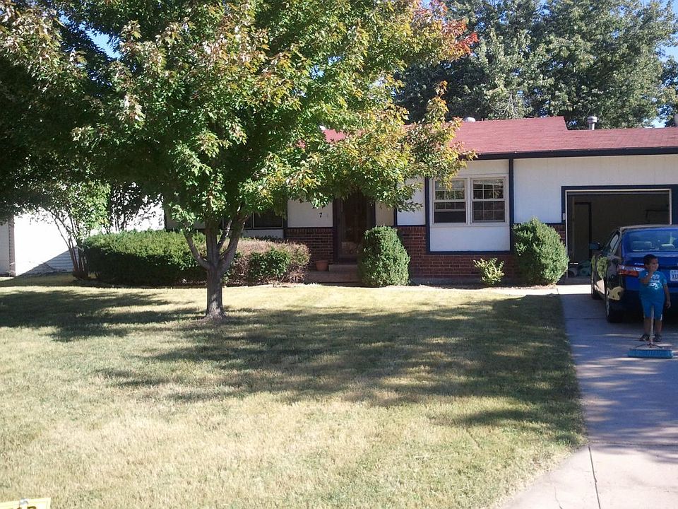 1st image of 527 W Renee Dr