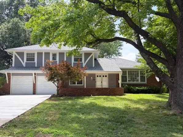 107 W 104th St, Kansas City, MO 64114