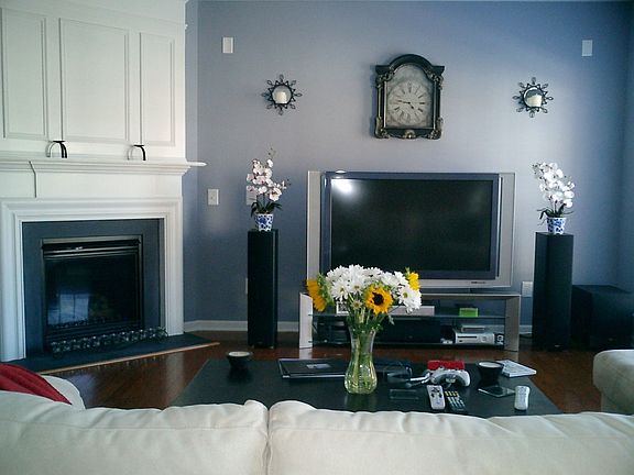 living room w/fireplace