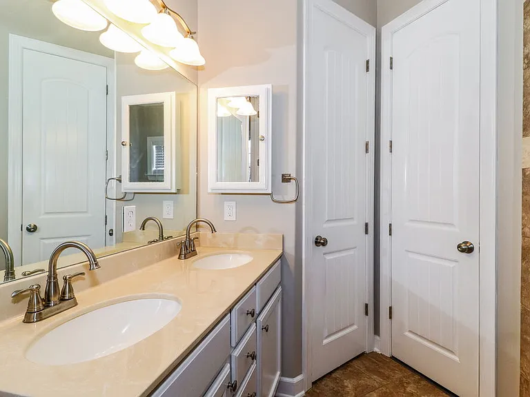 1386 Sawmill Creek Ln — Photo 11