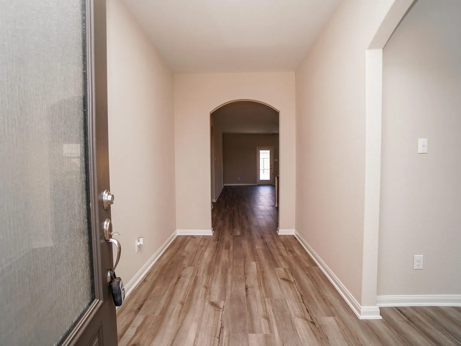 3 bed, 2000 sqft, $2,150 — Photo 2