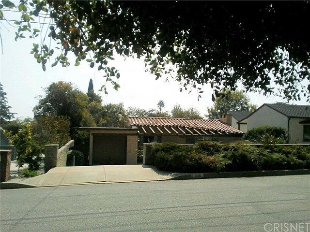 1st image of 686 Fairview Ave