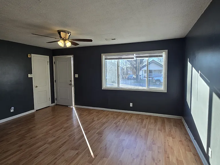 1332 N Erie St — Photo 16