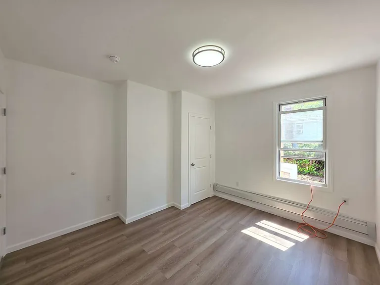 142 Fremont Ave #1 — Photo 3