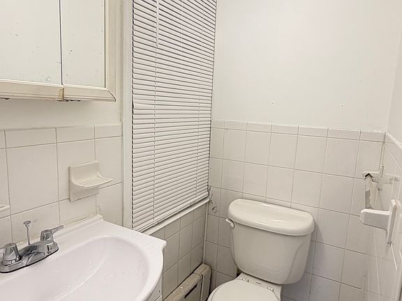 4th image of 510 48th St #1F