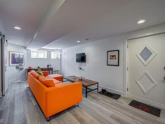 Building Photo - 2847 W Shakespeare Ave #0